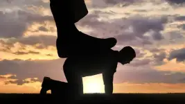 Image d'un &ecirc;tre humain dont la digniti&eacute; est bafou&eacute;e