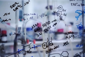 Des équations sur un tableau